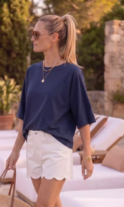 navy tshirt